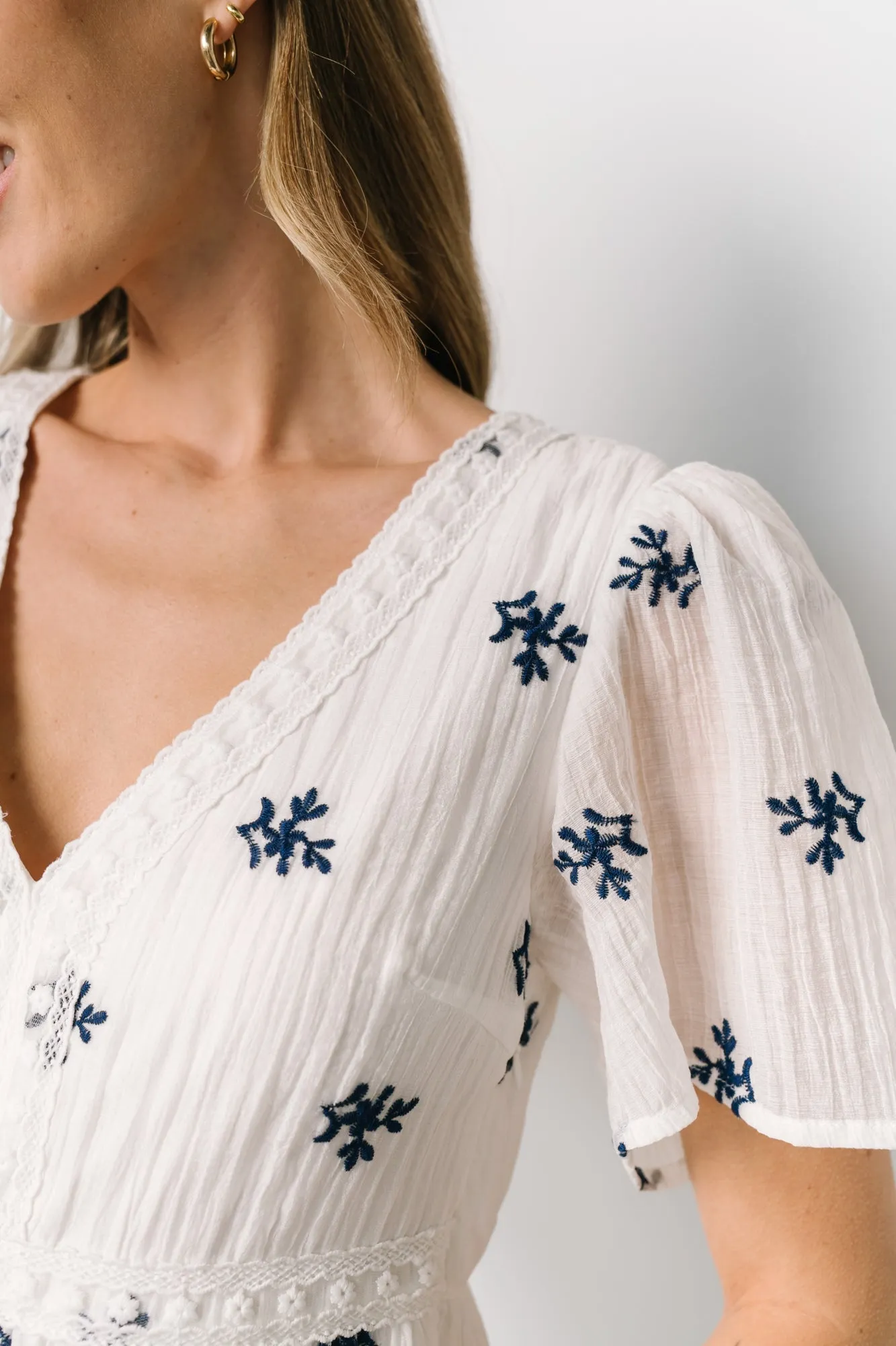Jesenia Embroidered Dress | Off White   Navy