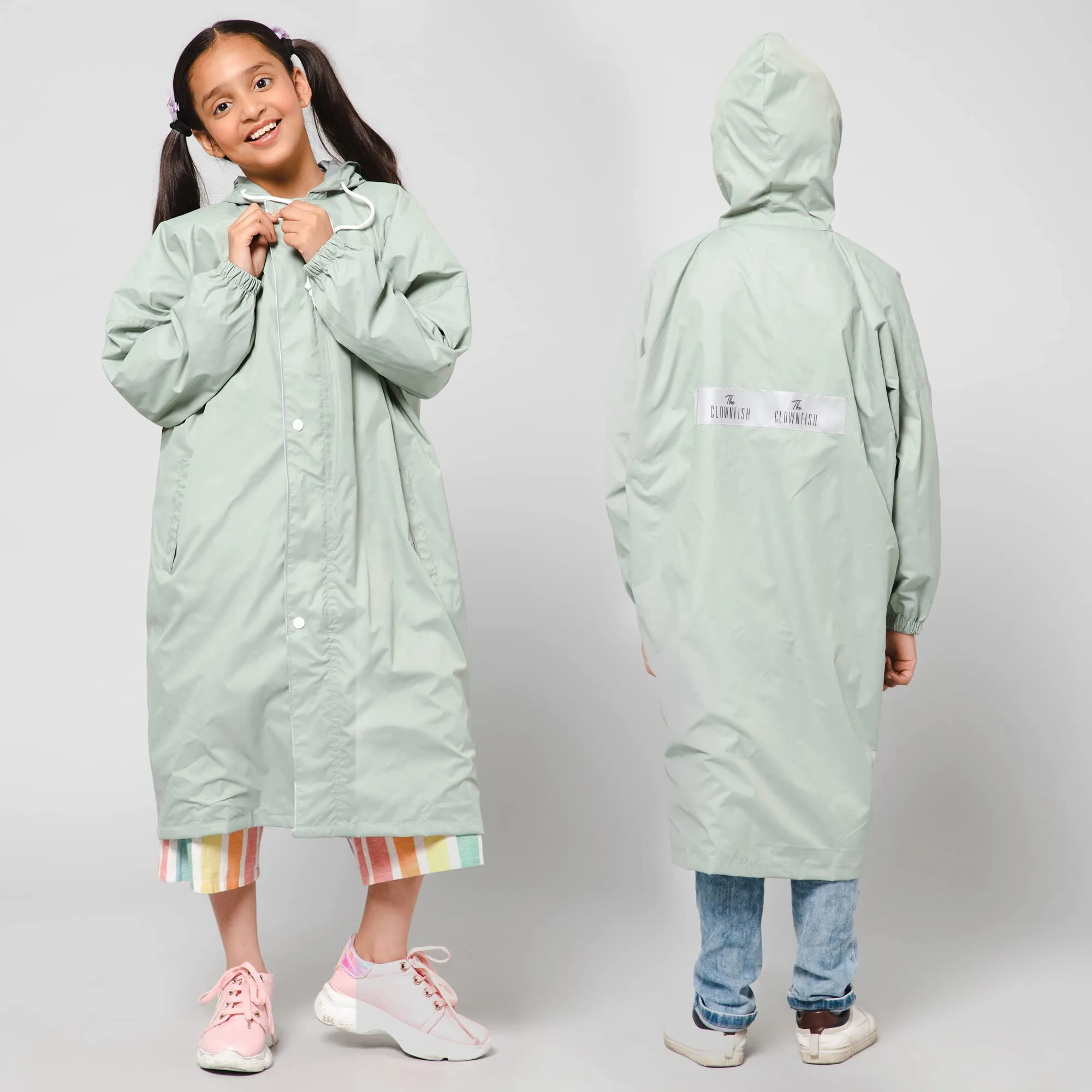 THE CLOWNFISH Cloud Chaser Series Kids Raincoat Waterproof Polyester Double Coating Reversible Longcoat with Hood and Reflector Logo at Back. Printed Plastic Pouch. Kid Age-11-12 years (Pista Green)