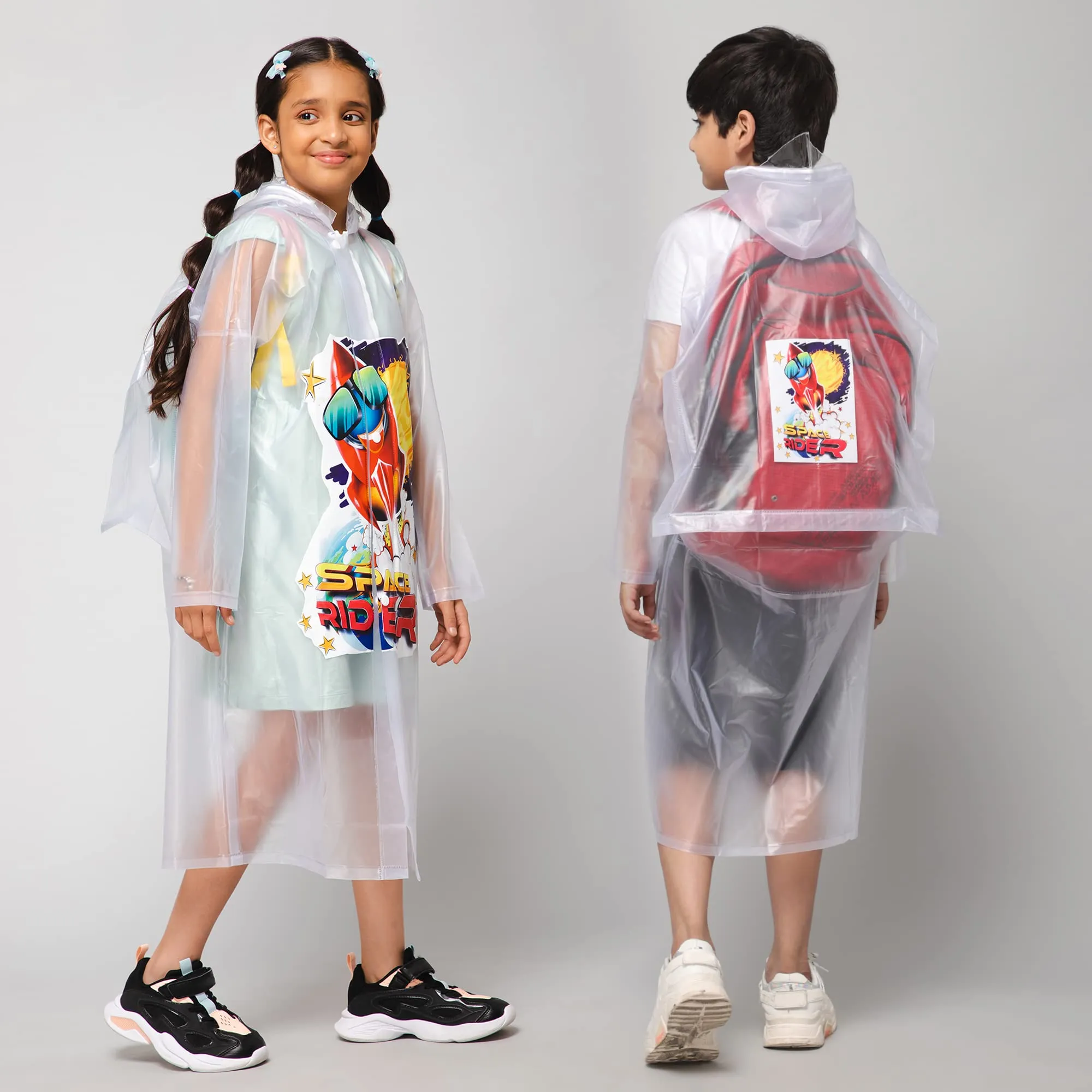 THE CLOWNFISH Toon Caper Series Kids Waterproof PVC Longcoat with Adjustable Hood & Extra Space for Backpack/Schoolbag Holding. Printed Plastic Pouch. Kid Age-4-5 years (Link White-Transparent)